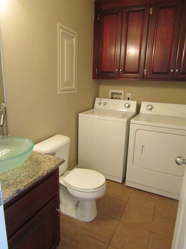 Building Photo - 127 Concord Ave