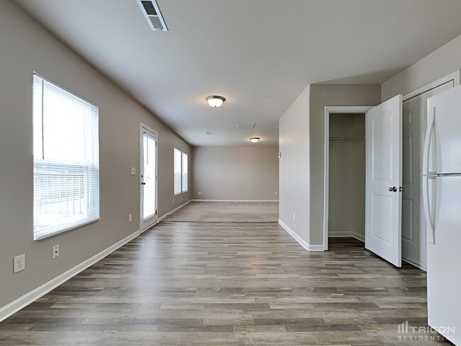 Building Photo - 423 Oakleigh Ln