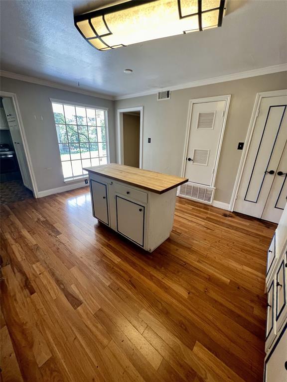 Building Photo - 7211 Mesa Dr