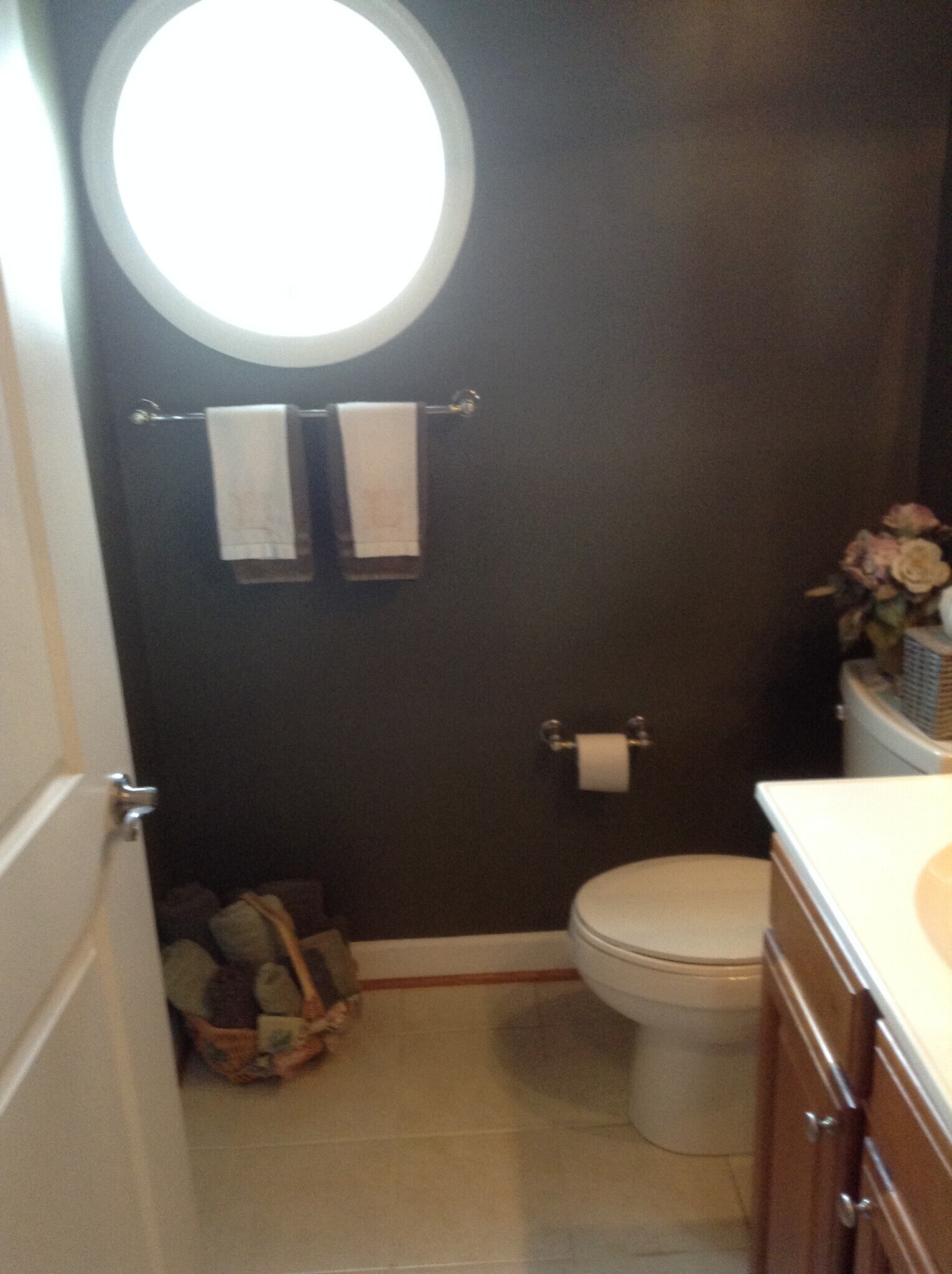 Guest bath shower n bath - 1518 Enyart Way