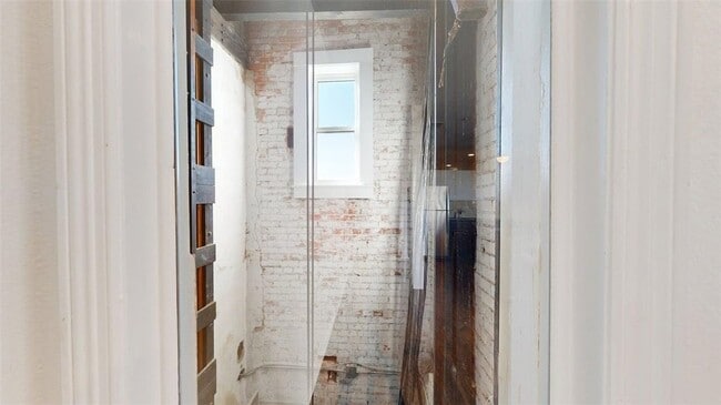 Building Photo - 206 N Main St