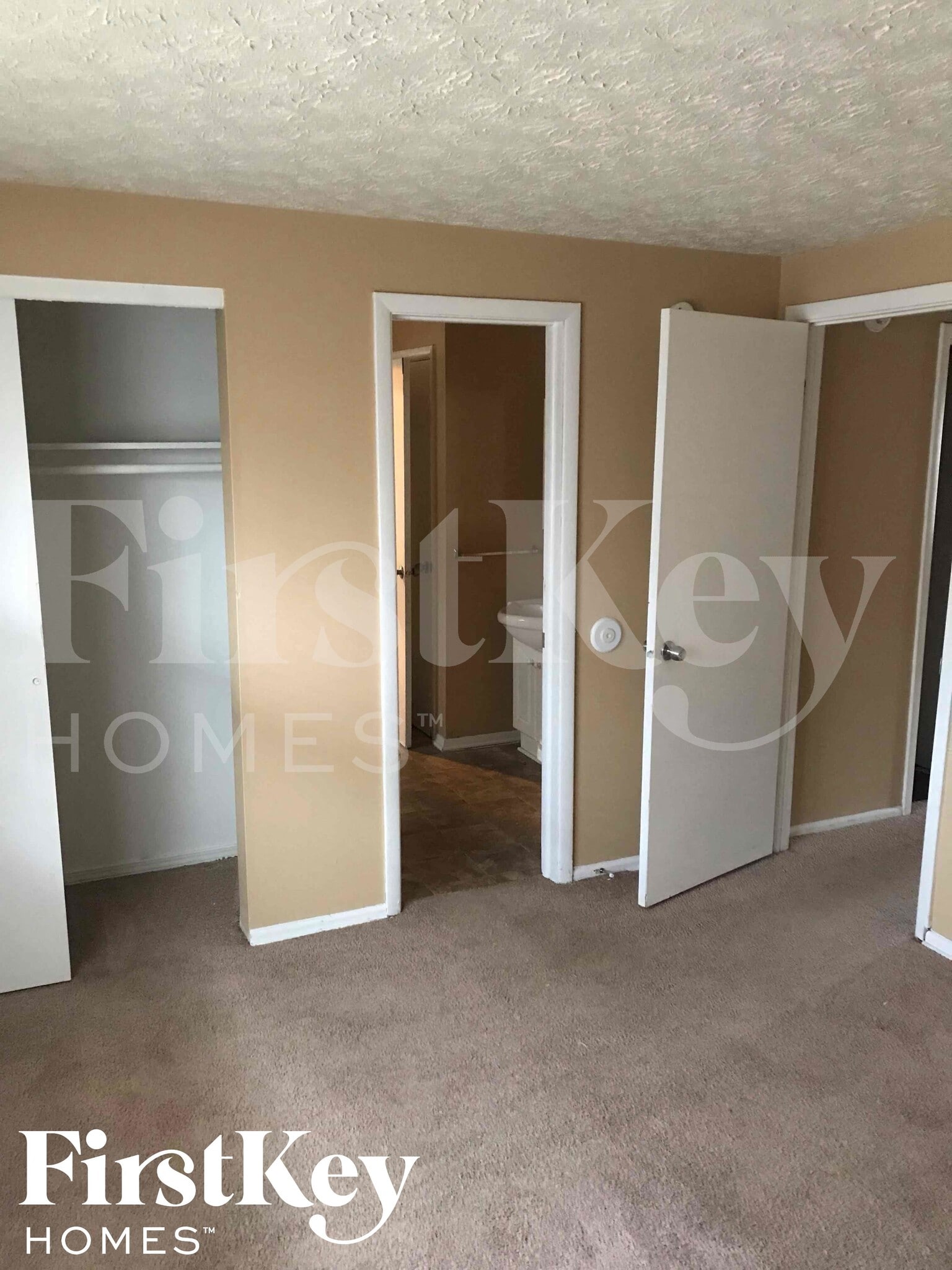 Building Photo - 10019 Catalina Dr