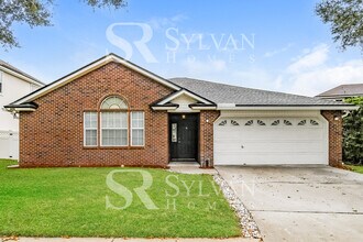 Building Photo - Experience the Lifestyle awaiting you!