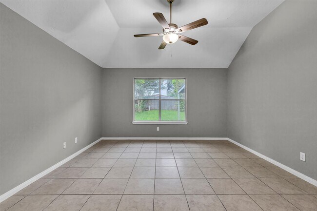 Building Photo - 820 Portsmouth Dr