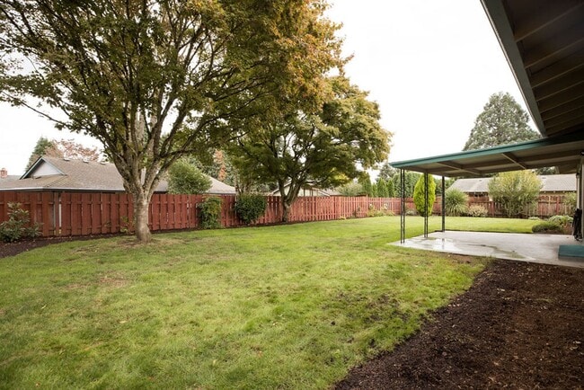 Building Photo - Immaculately maintained 3-bdr/1.5-bath ran...