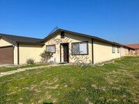 Building Photo - Home in Tulare
