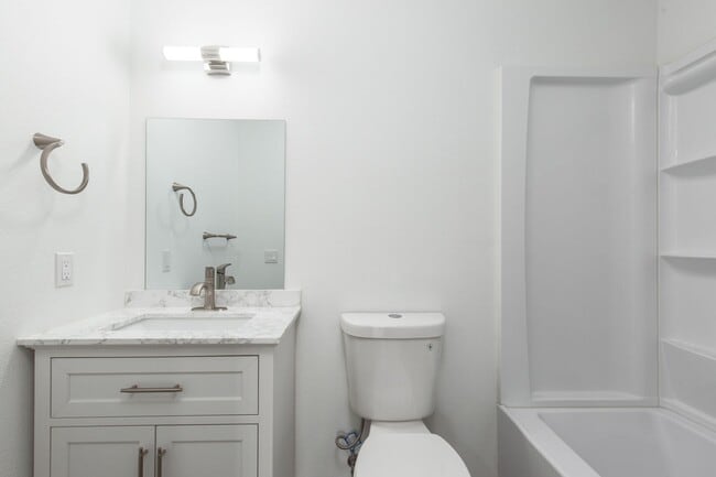 Building Photo - Completely remodeled studio unit overlooki...