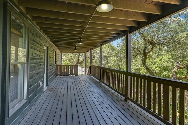 Building Photo - 5110 Lucas Ln