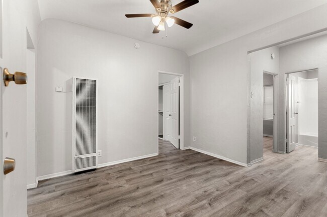 Interior Photo - 722-726 Maine Avenue