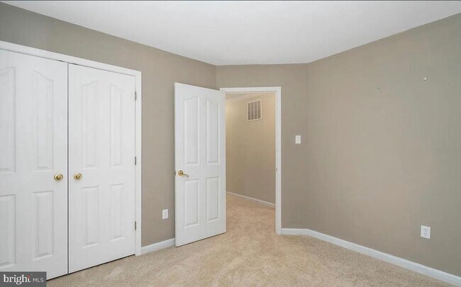 Building Photo - 8019 Moss Bank Dr
