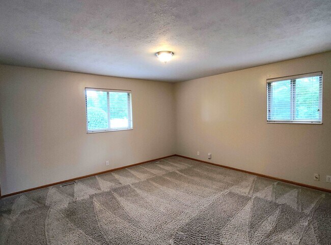 Building Photo - 5 BD 3 BA 2900 sq ft HOME IN DRAPER.