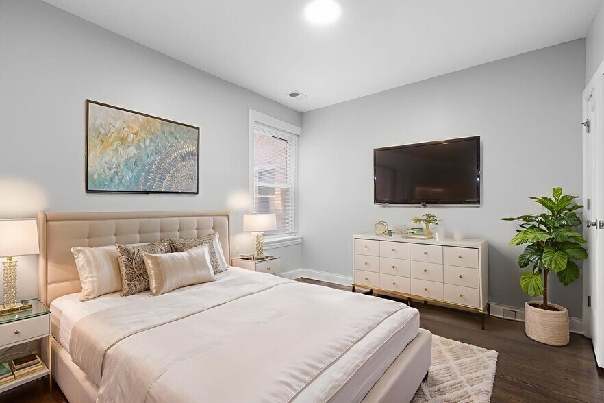 Building Photo - 8129 S Maryland Ave