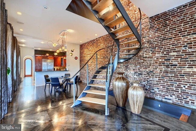 Building Photo - 1301 Hull St