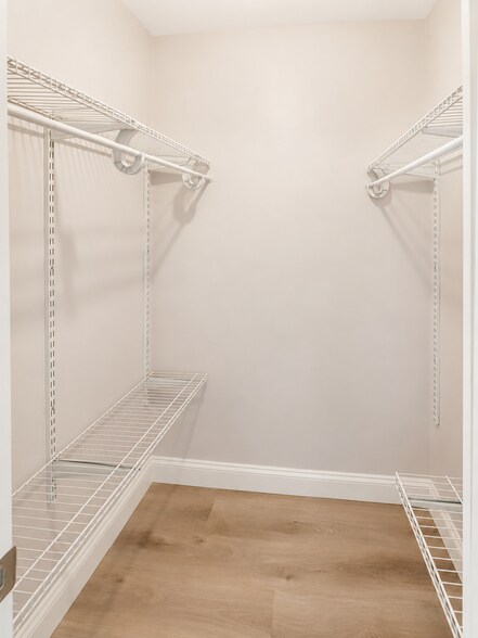 Building Photo - 1026 Castilian Ct