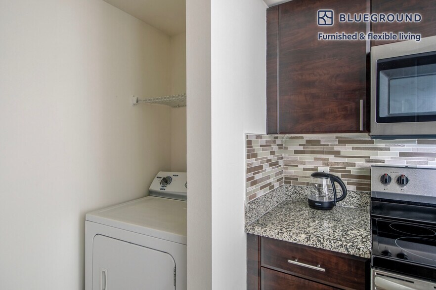 Building Photo - 987 SW 37th Ave