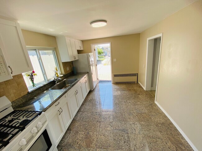 Primary Photo - 21 Avenue D