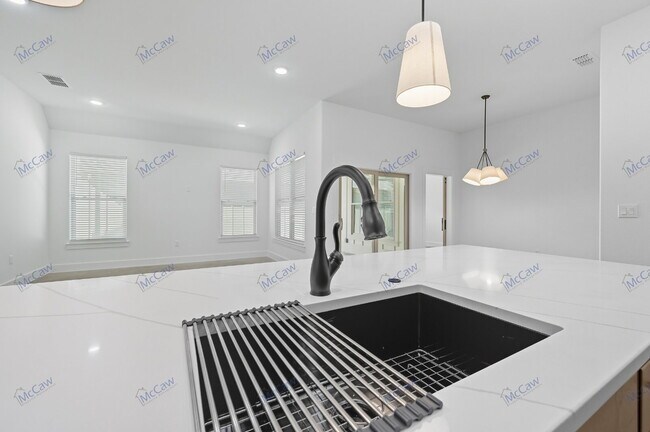 Building Photo - 102 Cardinal Wds