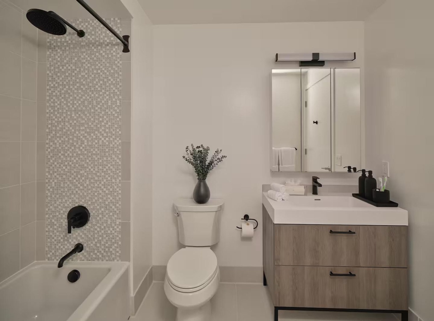 Building Photo - 200 Spring Garden St