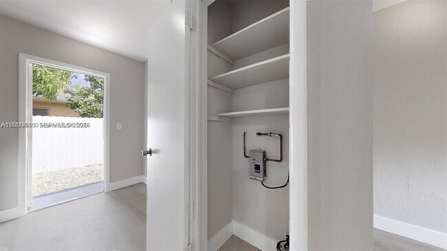 Building Photo - 891 SW 5th St