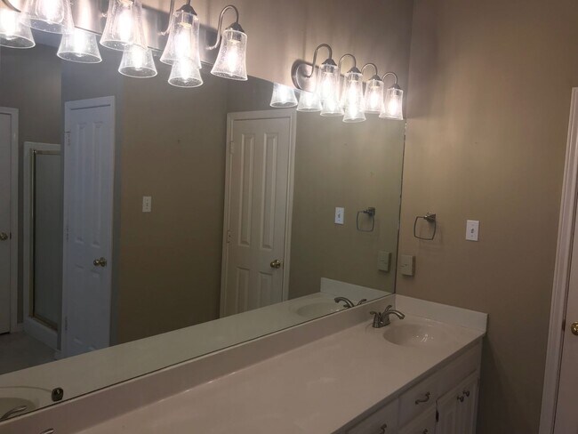 Building Photo - 3106 Silkwood Dr