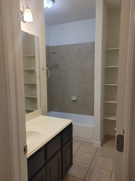 Building Photo - 1097 Violet Ln