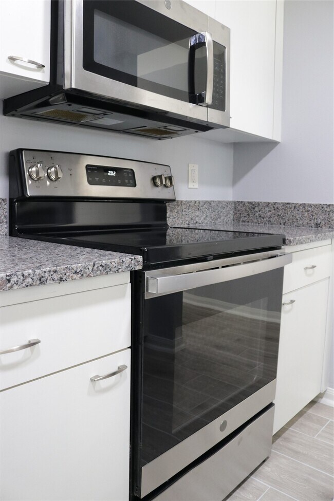 Building Photo - 12633 Memorial Dr