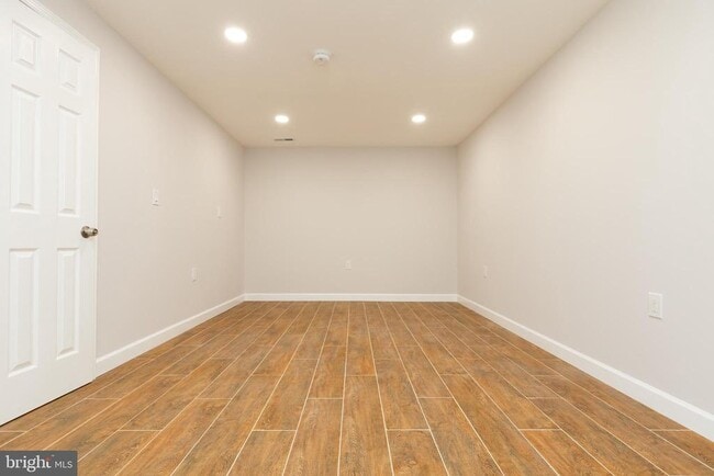 Building Photo - 9004 Roundleaf Way