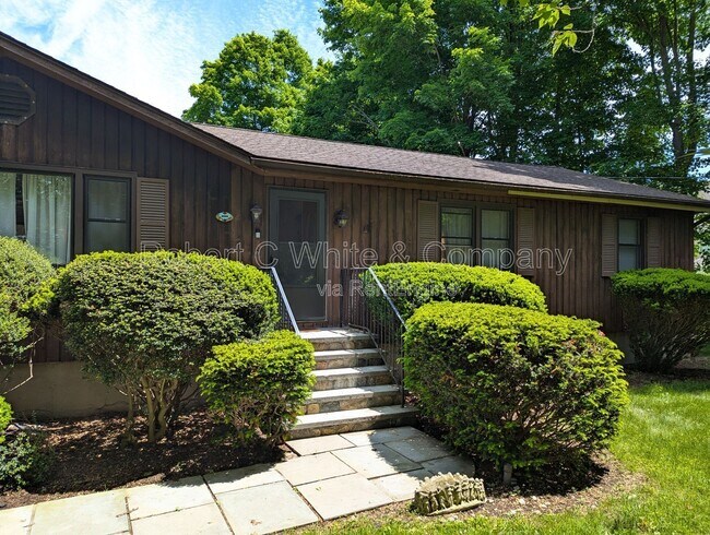 Building Photo - 1040 Daniels Farm Rd