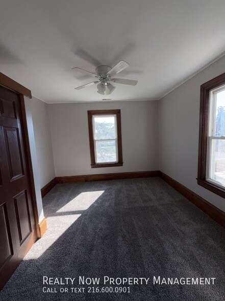 Building Photo - 1344 S Green Rd