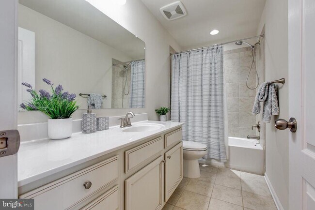 Building Photo - 7201 Thackley Way