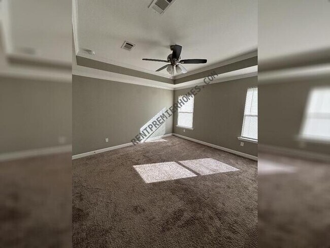 Building Photo - 10 Jennifer Cove