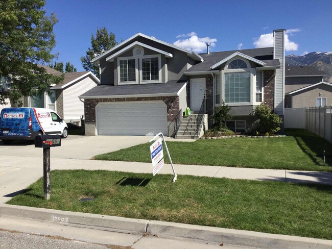 Building Photo - 12563 S Stonebridge Cir