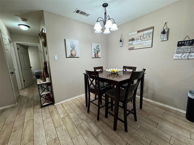 Building Photo - 401 Cypress Ln