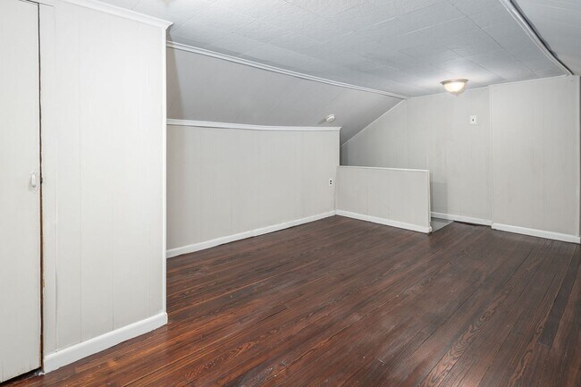 Building Photo - 3220 Bayonne Ave