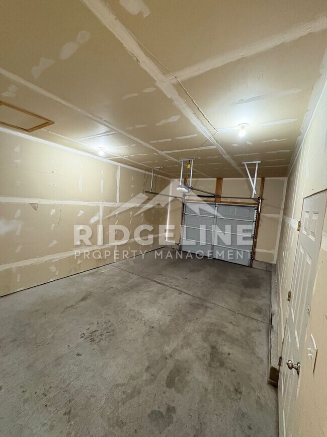 Building Photo - 345 S Byron Ave