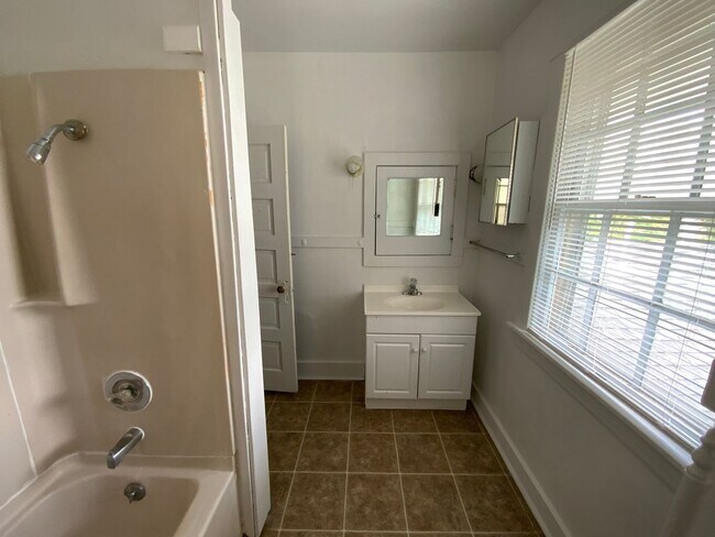 Building Photo - 505 East Rollins St