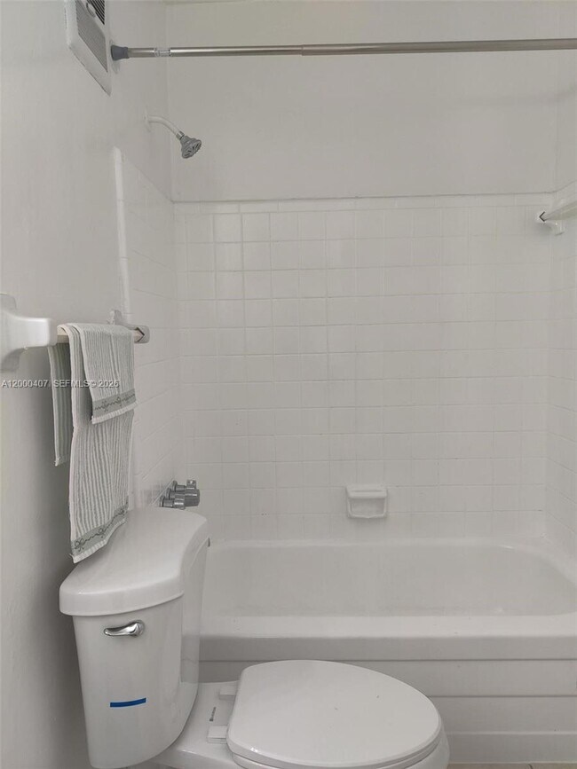 Building Photo - 5930 NE 18th Ave