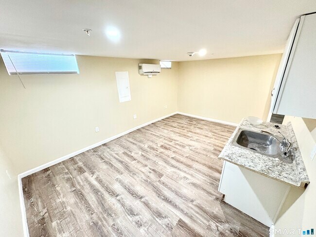 Building Photo - 135 W Main St