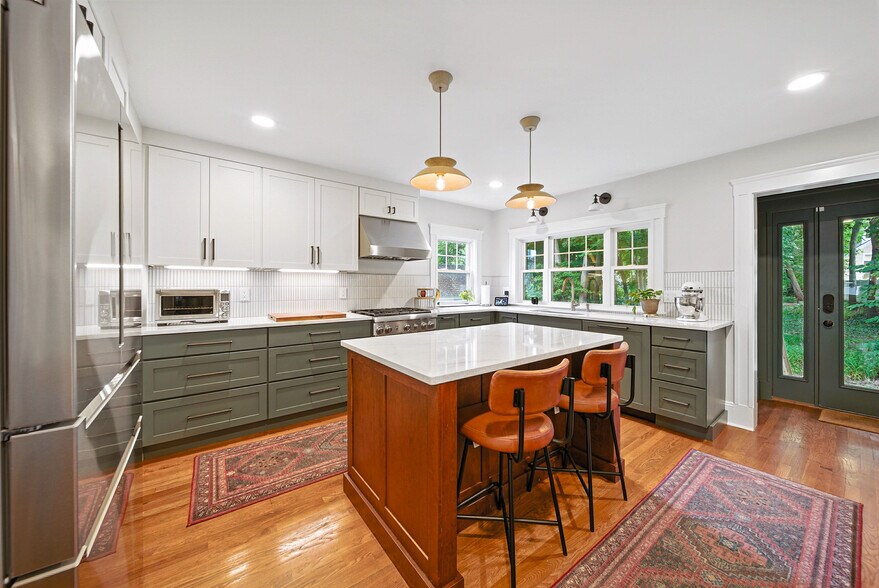 Primary Photo - 34 Lynde Ave