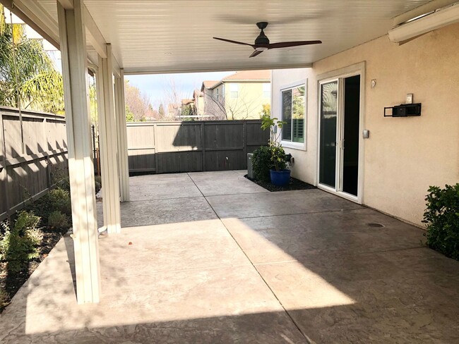 Building Photo - Beautifully Upgraded 4 Bedroom, 3 Bathroom...