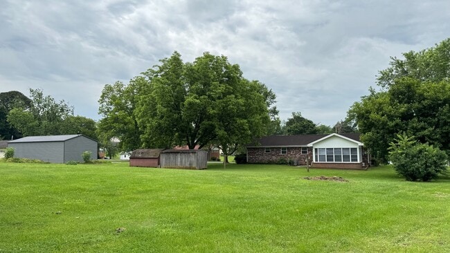 Building Photo - 101 Hickory Ln