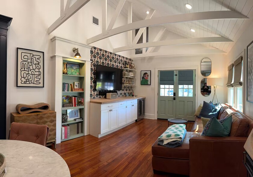 Building Photo - 116 23rd St N