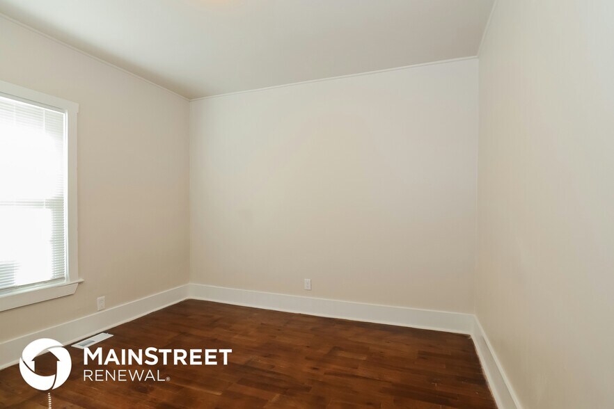 Building Photo - 3732 River Park Dr