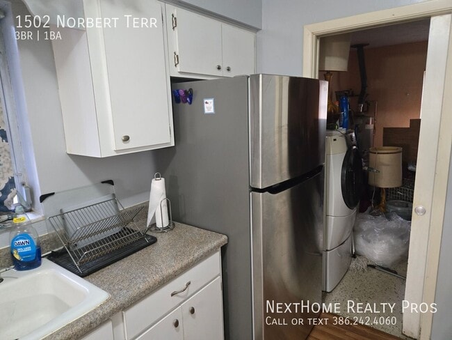 Building Photo - 1502 Norbert Terrace
