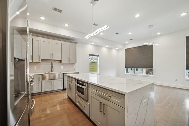 Building Photo - 46 Carlton Ave