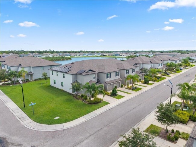 Building Photo - 724 Royal Empress Dr
