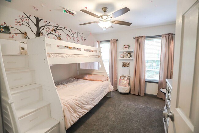 Building Photo - 5804 Lanatte Ln