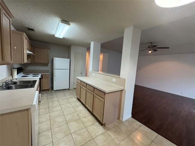 Building Photo - 111 Pinecrest Dr