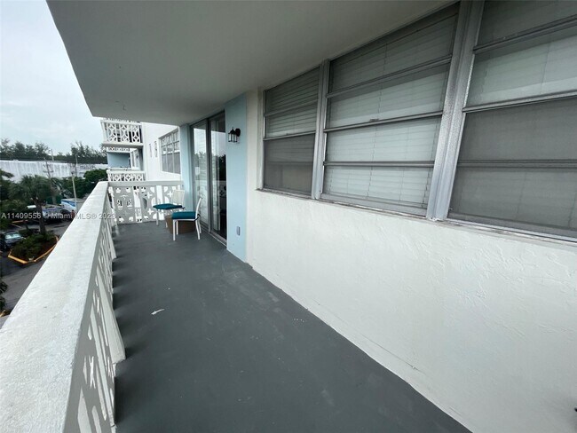 Building Photo - 13155 Ixora Ct