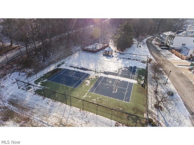 Building Photo - 852 Beach Rd